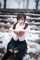 冬天的第一场雪 听说和喜欢的人一起看初雪，牵手漫步到白头会一直会幸福的