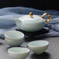 冬日雪盛，可配一壶暖茶