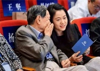 翁帆坦言：为了丈夫的身体健康，16年来都坚持早睡早起