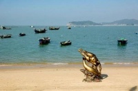 “许鸿飞雕塑艺术百村展”进入阳东大澳渔村