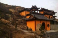 和尚进村借水喝，看到美女起色心，美女露出真实身份他一下瘫软了