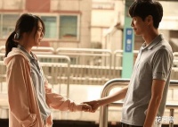 他再也不是我男朋友，再也不会温柔呵护我，他的未来再与我无关