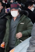 素媛案罪犯出狱后首次离家 逛超市警察寸步不离