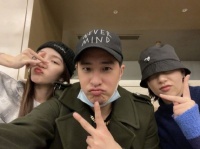 潘玮柏和孟佳李斯丹妮合照 可爱撅嘴自称弟弟