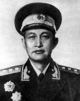 33年间授衔两次的“六星上将”，如今妻子101岁，儿子是省长