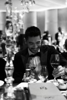 高以翔应援车围绕浙江跨年场馆悼念：我们永相伴