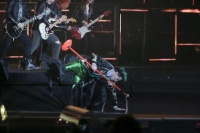 萧敬腾跨年踩空跌倒坚持唱完 经纪人出面还原经过