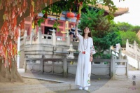 人生苦短，何必表演；随心随缘，顺其自然！