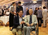 曾经借给朋友500万，后来朋友只还他50万，他不生气反而表示感谢