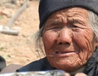 俗语“宁给饥人一口，不给富人一斗”，啥意思？老祖宗为啥这么说