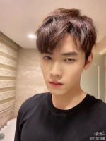 任豪晒自拍疑回应遭恶意诽谤：塞翁失马焉知非福