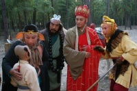 牛魔王是个长角的牛精，为何红孩儿头上没有角？铁扇公主说漏了嘴