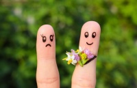 活得糊涂的人，容易幸福；活得清醒的人，容易烦恼