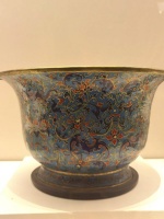 看见文物 | 清朝铜胎画珐琅蝠莲纹花盆