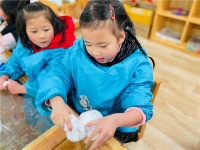 成都市温江区和盛镇中心幼儿园举办扎染课 传承传统工艺