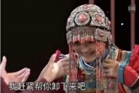 美女戴太太太姥姥嫁妆鉴宝，全场欢呼，专家激动：敢问祖上何人？