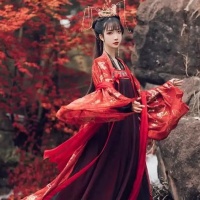 心理：选一款你喜欢的古风嫁衣？测你前世是什么命，我竟是公主命