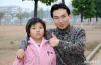 16年前带妹妹上大学，感动全中国的洪战辉，现在过得怎样？