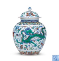 2021收藏快讯：中国嘉德征集老师如何鉴赏清嘉庆 斗彩穿花龙凤纹小盖罐