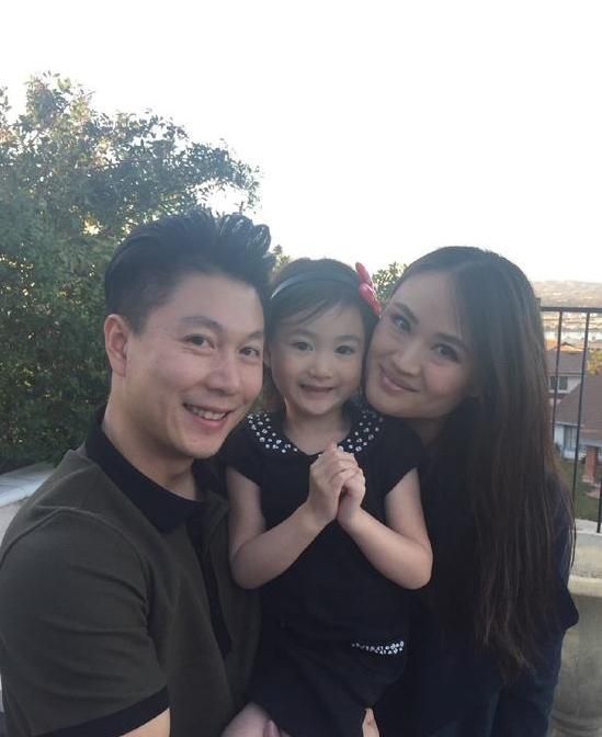李小鹏李安琪奥莉合照