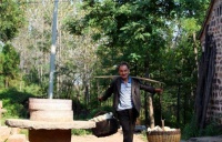 俗语说：竹子结果蛇长毛，哪里有水哪里逃，老祖宗说的啥意思？