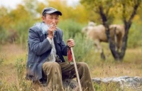 俗语说：“穷人多自在，富者常忧愁”，啥意思？说的有理吗？