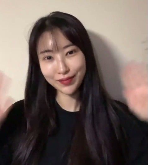 李世英做完手术后，大方以素颜出镜