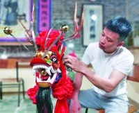 80后龙头雕刻师坚守雕刻工艺 被誉“最美工匠”