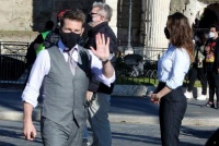 阿汤哥巨资买机器人防疫 随时监督《碟7》片场