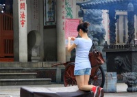 俗语“穷人烧香却越穷，富人拜佛却越富”，知道原因吗？看完方知