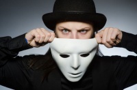 喜欢“笑里藏刀”的坏人，往往都有这3个特征，最好敬而远之