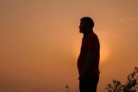 人到五十，这两件“好事”就少做一点吧，容易招灾致祸