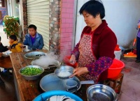 俗语：三年不上门，当亲也不亲，啥意思？说出了人情世故