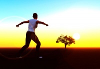 敢于奋斗的人，心中不怕困难；眼要看远，脚要近迈