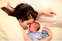 老公背着我多给保姆一千块工资，我得知后对老公说：再多给一千