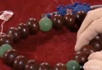 丈夫花500万买念珠，妻子埋怨来鉴宝，专家：盒子呢？拿来我看看