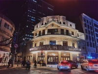 上海天蟾逸夫舞台的场灯又亮了，大年初一与观众见面