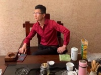 福建小伙用14吨玉石雕成“龙宫”，因造型奇特，富豪欲出50万买走