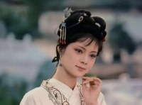 薛宝钗因何总要和贾宝玉保持距离？其实我们都误会薛宝钗了