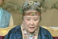 这一细节表明，原来贾母对贾宝玉、林黛玉婚事持这种态度