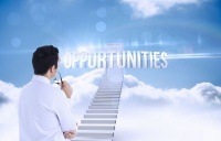 心存希望，幸福就会降临你；心存理想，机遇就会笼罩你