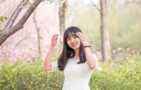 回首，留不住岁月；凝眸，牵不住时光；于是，微笑，释然