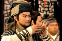 乔峰跳崖后，为何没人下去找？段誉的一个小动作暴露了内心想法