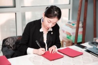 醉鹅娘王胜寒《推开红酒的门》上市三天全部售罄，紧急加印中