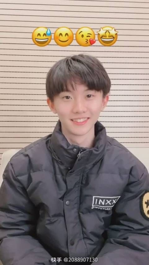 马哥的emoji版也来啦 比弟弟们的晚了也就几分钟吧!
