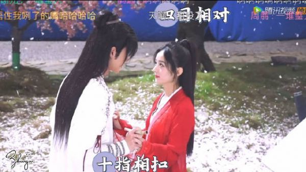 赵丽颖｜王一博｜周翡谢允花瓣吻花絮的弹幕笑死我了……
