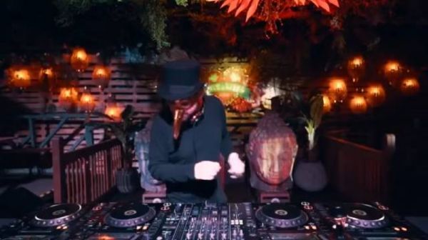Claptone - Live Around The World全场视频！……