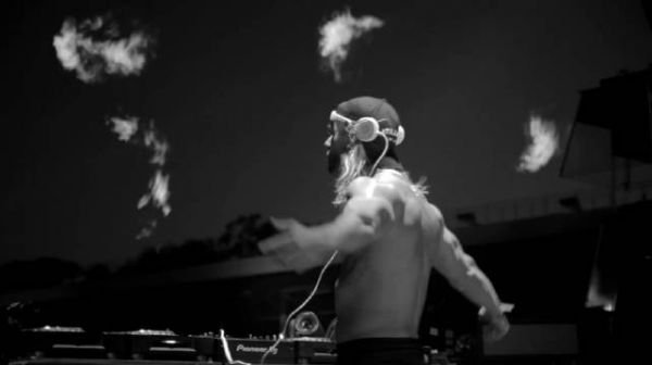 Will Sparks联手Flea《Chemical Energy 2021》超清MV!