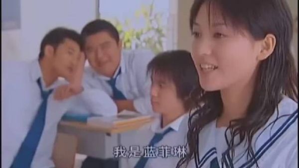 最一开始知道她还是因为《十八岁的天空》……