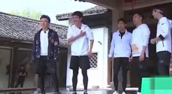 王俊凯搞笑合集,脑回路清奇让人猝不及防又无言以对